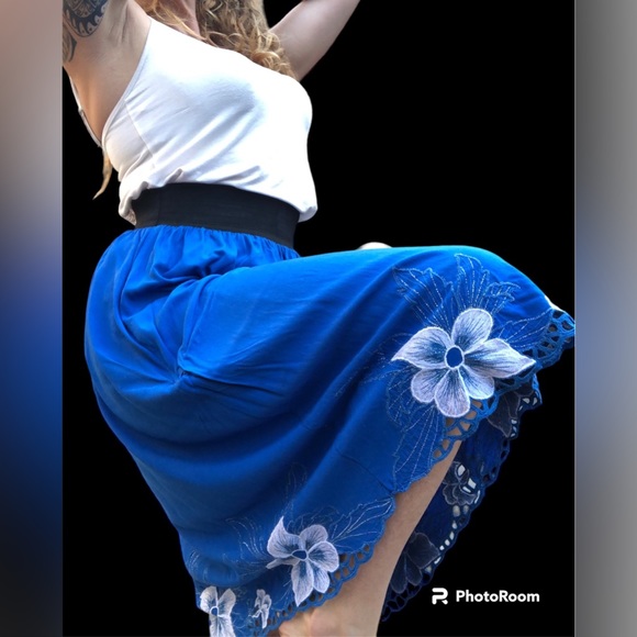 Vintage hand made appliqué lace skirt. Unique delicate work in super soft cotton - Picture 3 of 5